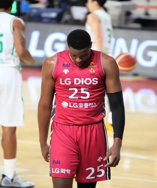 Men Wearing Private label Basketball Clothes By Albeeza Apparel
